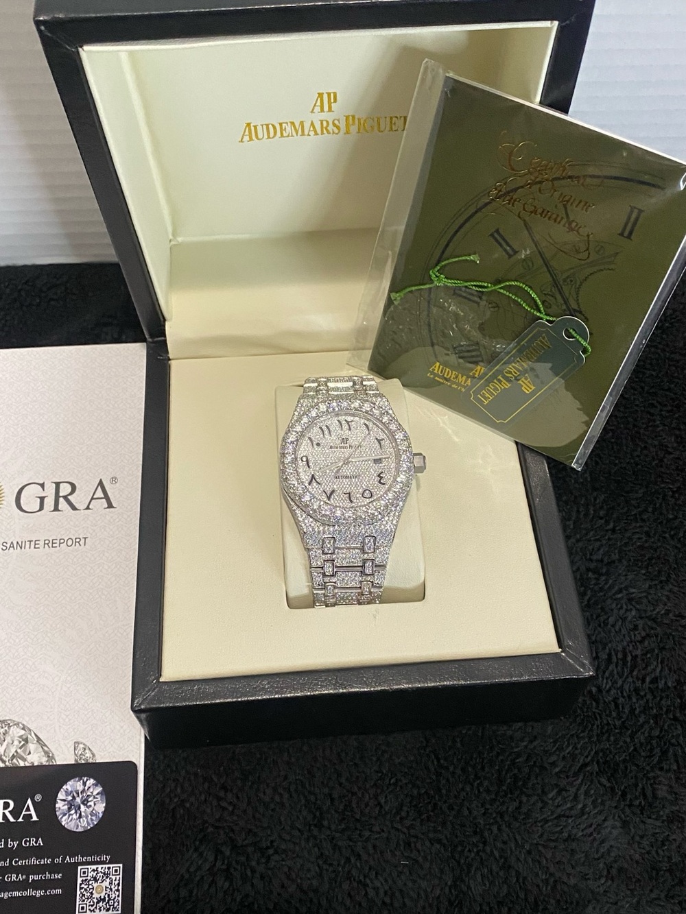 Audemars Piguet Men's Silver Pavé moissanite Diamond-Style watch Watch 41MM